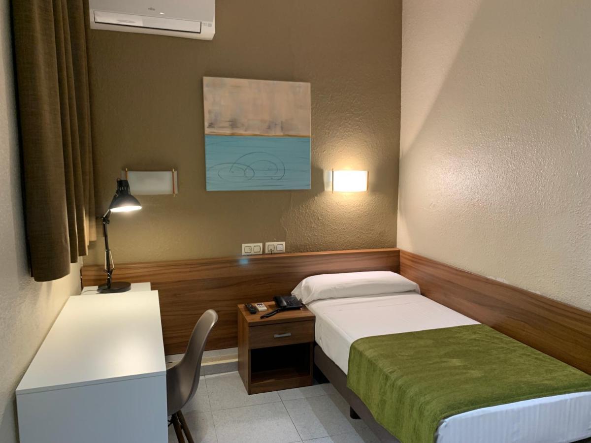 Pension Iznajar Barcelona Luaran gambar