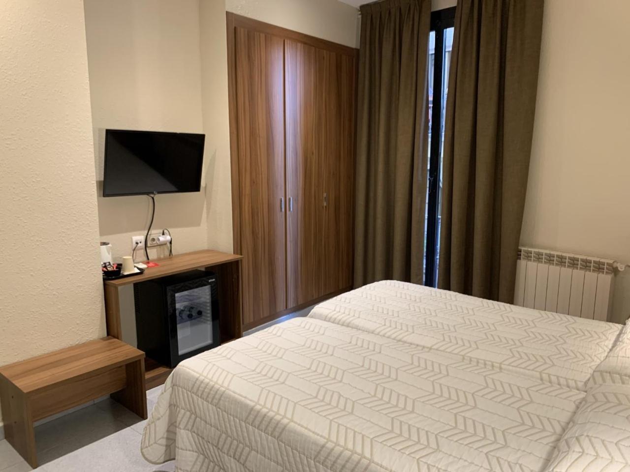 Pension Iznajar Barcelona Luaran gambar
