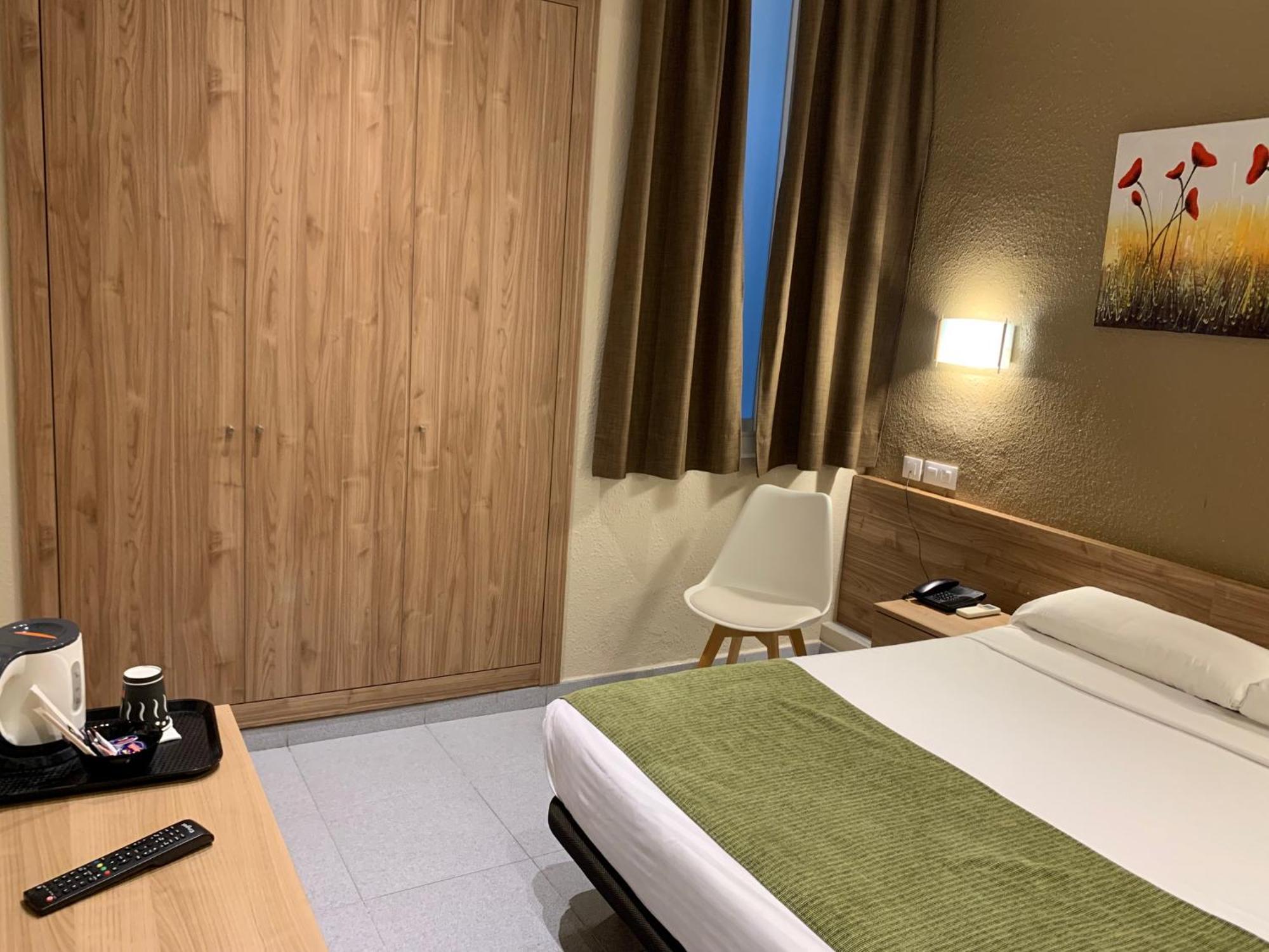 Pension Iznajar Barcelona Luaran gambar